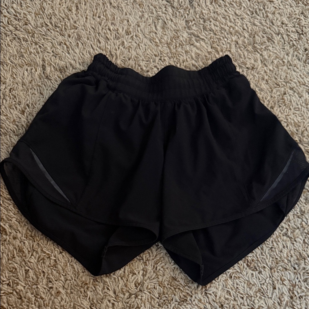 Lululemon Hotty Hot Short 2.5 LR Size 2